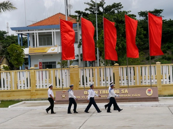 Cựu binh Trường Sa xúc động về thăm huyện đảo ảnh 3 Cựu binh Trường Sa xúc động về thăm huyện đảo ảnh 3