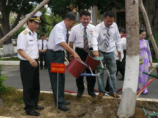 Cựu binh Trường Sa xúc động về thăm huyện đảo ảnh 6 Cựu binh Trường Sa xúc động về thăm huyện đảo ảnh 6