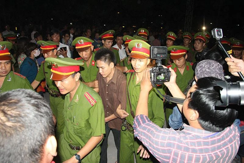 Chùm ảnh: Toàn cảnh phiên tòa xét xử trọng án thảm sát Bình Phước ảnh 36 Chùm ảnh: Toàn cảnh phiên tòa xét xử trọng án thảm sát Bình Phước ảnh 36