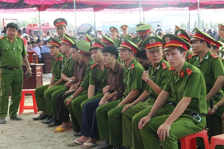 Xử vụ thảm sát Bình Phước: Dương, Tiến lãnh án tử, Thoại 16 năm tù ảnh 8