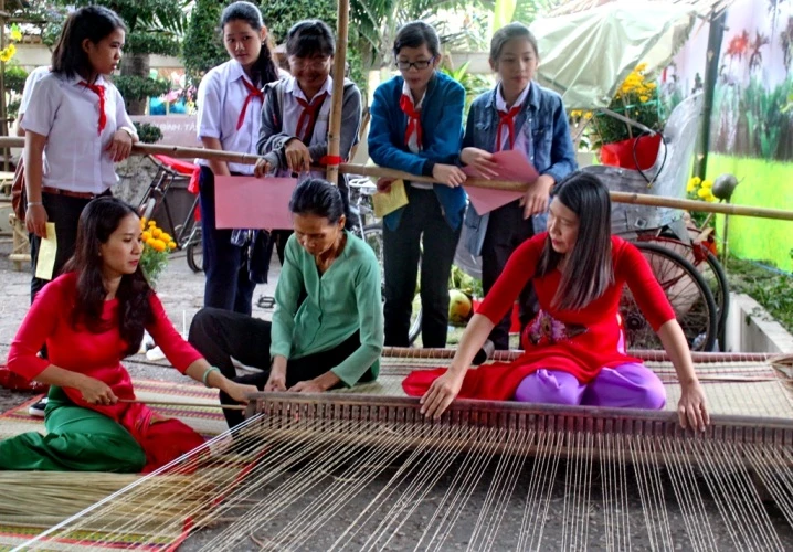 Rộn ràng khai hội ‘Sắc Xuân miệt vườn năm 2016’ ảnh 2 Rộn ràng khai hội ‘Sắc Xuân miệt vườn năm 2016’ ảnh 2