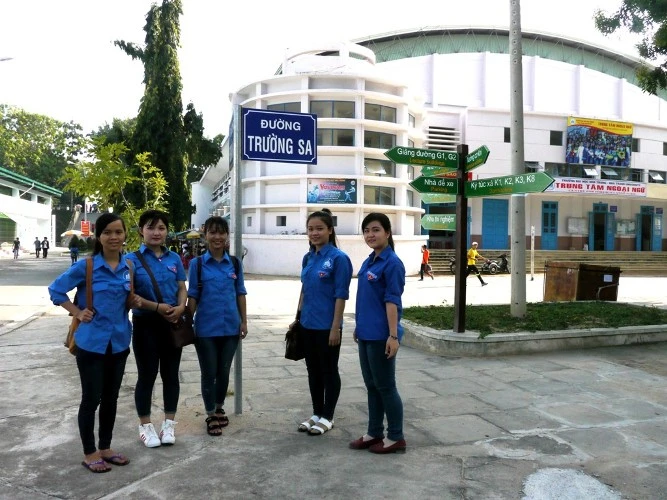 Phố biển rộn ràng ‘trang điểm’ đón xuân ảnh 10 Phố biển rộn ràng ‘trang điểm’ đón xuân ảnh 10