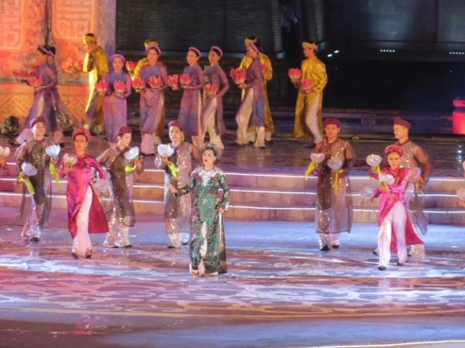 Hoành tráng lễ khai mạc Festival Huế 2016 ảnh 4