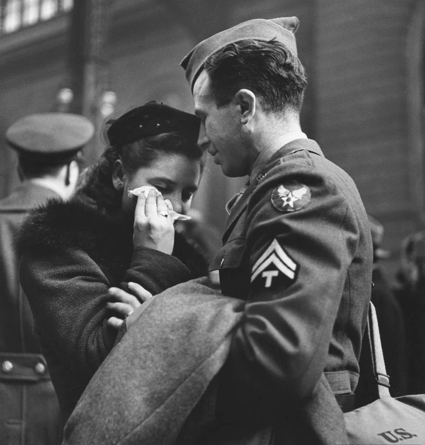 Giọt nước mắt từ biệt ở nhà ga Penn, New York, 1943