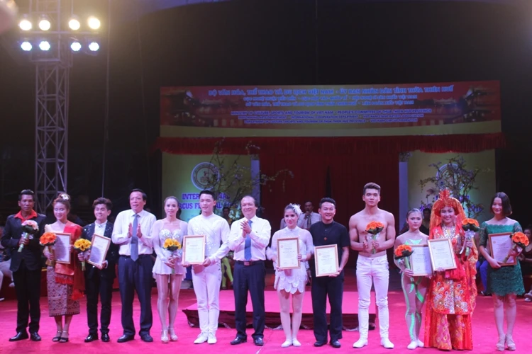 Trao 5 giải vàng tại Liên hoan Xiếc quốc tế 2016 ảnh 5 Trao 5 giải vàng tại Liên hoan Xiếc quốc tế 2016 ảnh 5