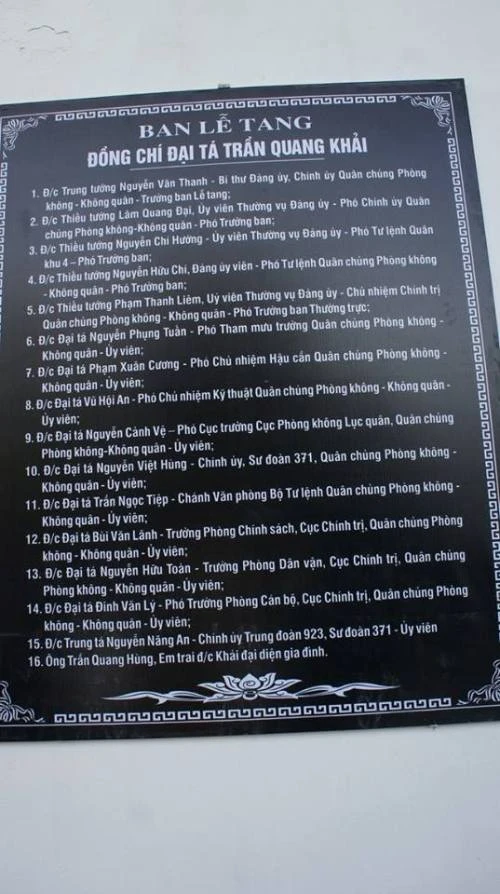 Lễ truy điệu Đại tá phi công Su-30 Trần Quang Khải: Đưa Anh về đất mẹ ảnh 18 Lễ truy điệu Đại tá phi công Su-30 Trần Quang Khải: Đưa Anh về đất mẹ ảnh 18