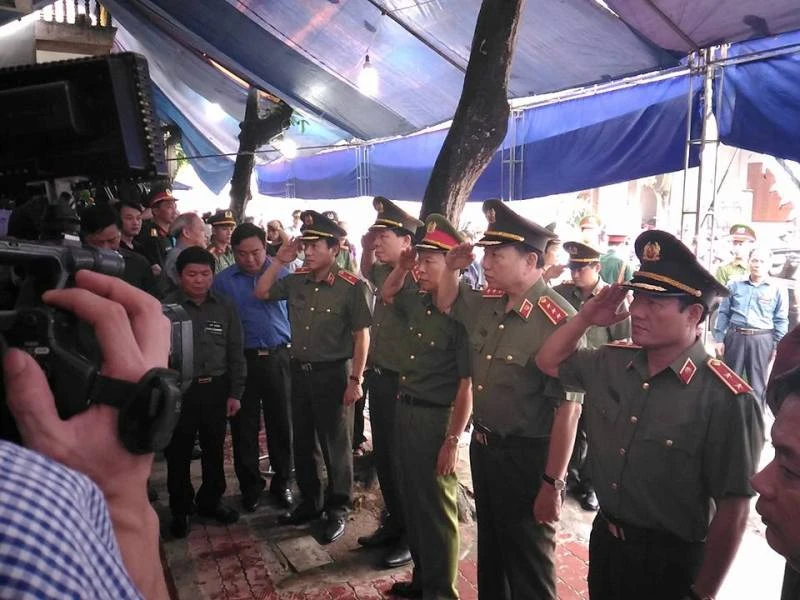 Bộ trưởng Bộ Công an viếng đám tang bí thư, chủ tịch HĐND tỉnh Yên Bái ảnh 2 Bộ trưởng Bộ Công an viếng đám tang bí thư, chủ tịch HĐND tỉnh Yên Bái ảnh 2