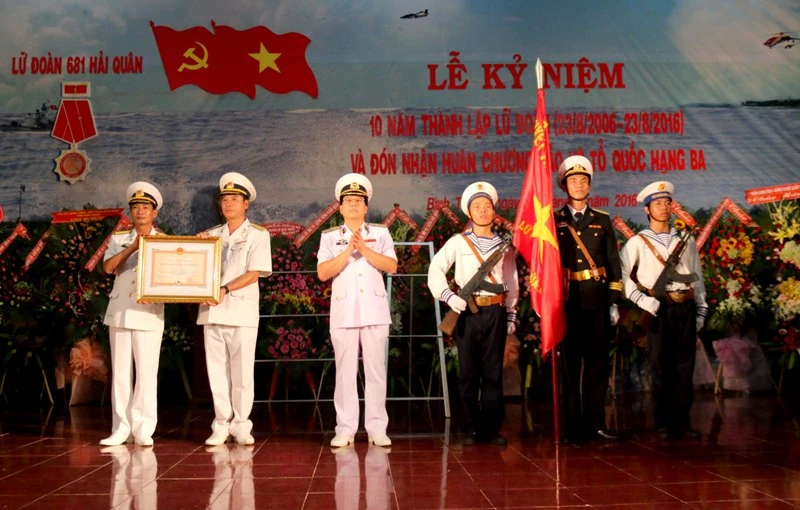 Lữ đoàn 681 Hải quân nhận huân chương Bảo vệ Tổ quốc hạng Ba ảnh 1 Lữ đoàn 681 Hải quân nhận huân chương Bảo vệ Tổ quốc hạng Ba ảnh 1