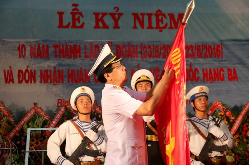 Lữ đoàn 681 Hải quân nhận huân chương Bảo vệ Tổ quốc hạng Ba ảnh 2 Lữ đoàn 681 Hải quân nhận huân chương Bảo vệ Tổ quốc hạng Ba ảnh 2