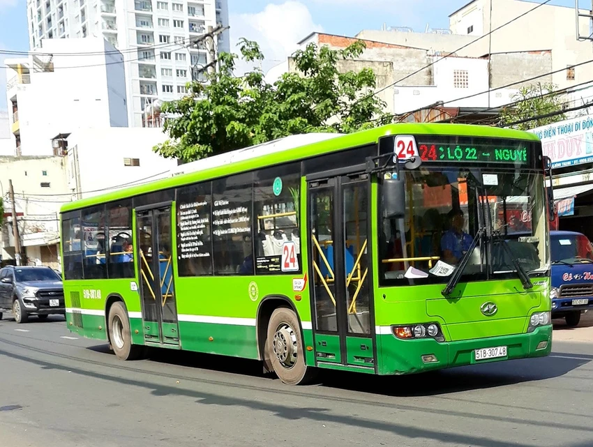 Nhân viên xe buýt cam kết lái xe cẩn thận luôn nở nụ cười ảnh 1 Nhân viên xe buýt cam kết lái xe cẩn thận luôn nở nụ cười ảnh 1