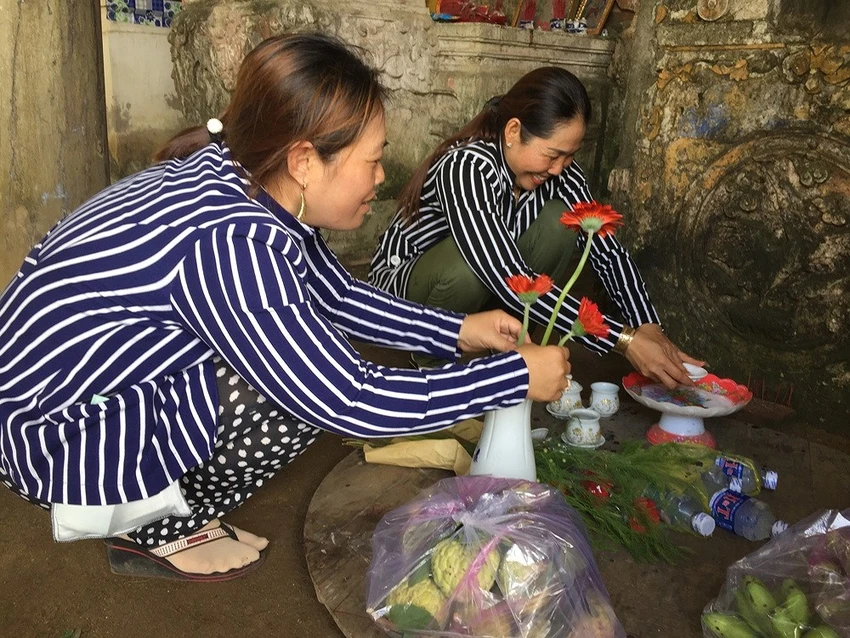 Người dân muốn giữ ngôi đình nằm trọn trong bộ rễ bồ đề ảnh 9 Người dân muốn giữ ngôi đình nằm trọn trong bộ rễ bồ đề ảnh 9