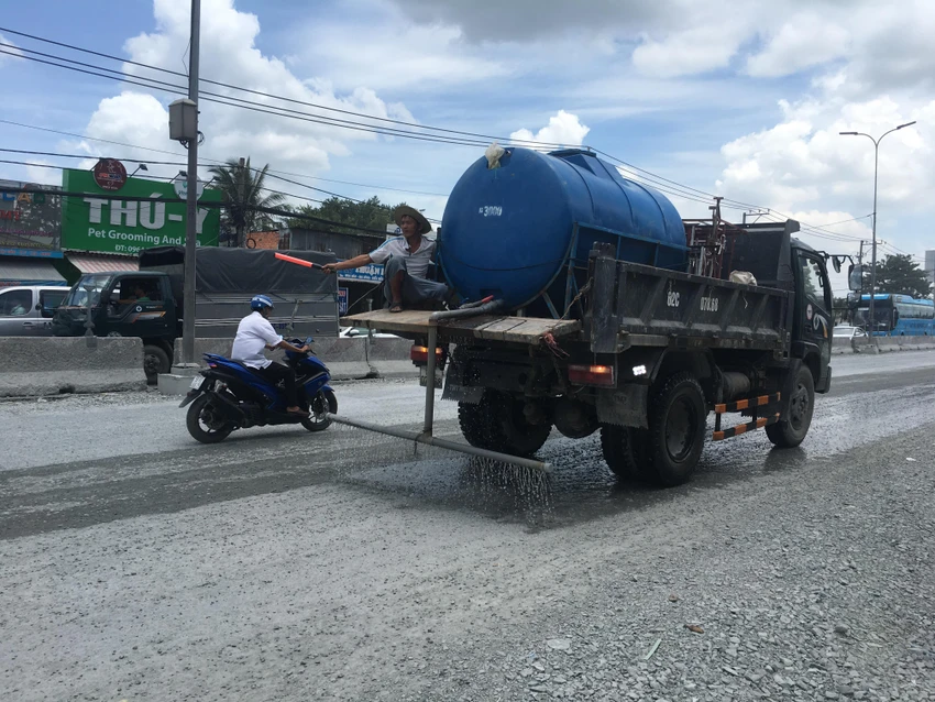 Dân quốc lộ 1A khóc ròng cảnh bụi đường mù mịt ảnh 7 Dân quốc lộ 1A khóc ròng cảnh bụi đường mù mịt ảnh 7