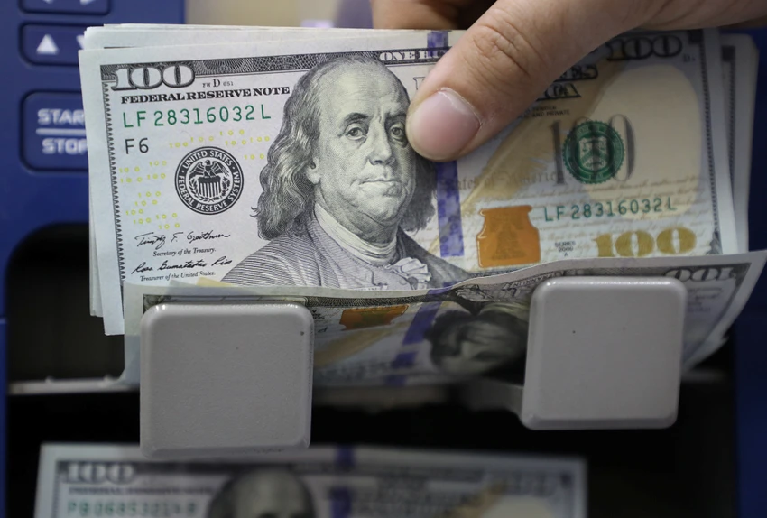 tín dụng cho vay ngoại tệ có tỉ trọng 4% và giảm 9,88%