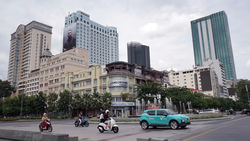Theo Quyết định 79, ba tuyến đường Nguyễn Huệ, Đồng Khởi và Lê Lợi (quận 1) có giá cao nhất trong bảng giá đất điều chỉnh với mức 687,2 triệu đồng/m2. Ảnh: PHƯỚC HUỆ