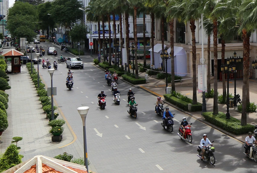 Từ 26-7, nhiều phương tiện bị cấm lưu thông trên đường Lê Thánh Tôn, TP.HCM. Ảnh: NN