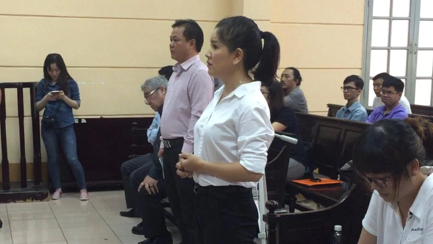 Dừng phiên tòa Ngọc Trinh vì kiểm sát viên sức khỏe yếu ảnh 2 Dừng phiên tòa Ngọc Trinh vì kiểm sát viên sức khỏe yếu ảnh 2