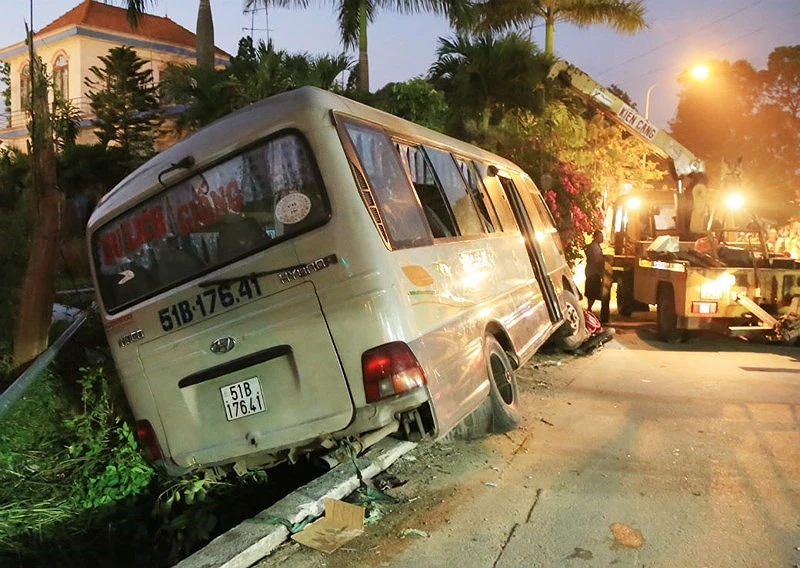 Vụ 'xe dù' tông chết 2 bé: Luật sư sẽ theo đến cùng ảnh 2 Vụ 'xe dù' tông chết 2 bé: Luật sư sẽ theo đến cùng ảnh 2