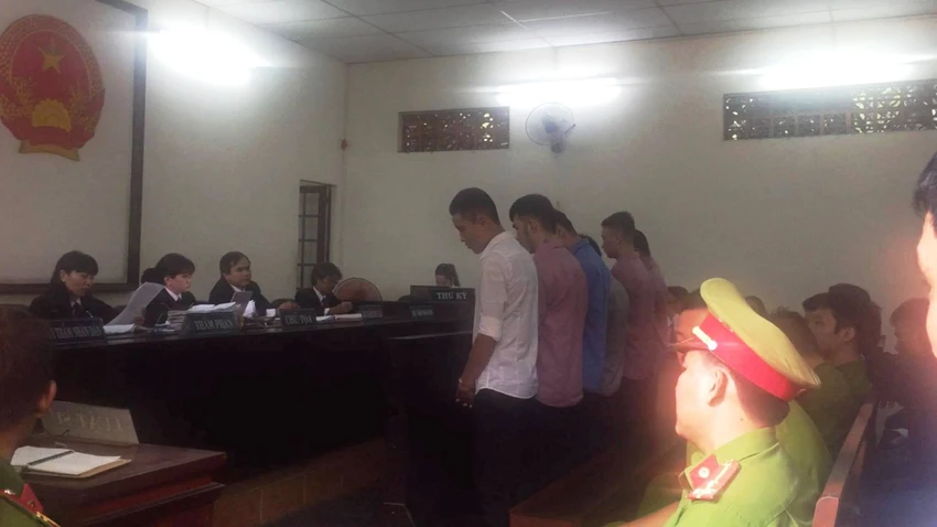 Tòa kiến nghị xem lại án của mình vì nghi lọt tội