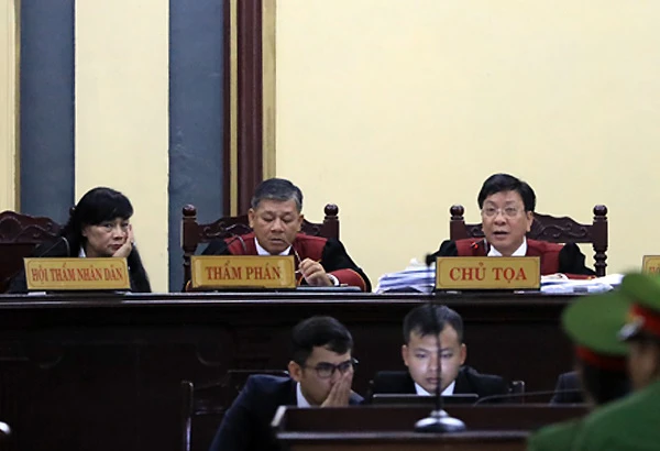 Vì sao Vũ 'nhôm' vừa là bị cáo lại vừa là người liên quan? ảnh 2 Vì sao Vũ 'nhôm' vừa là bị cáo lại vừa là người liên quan? ảnh 2