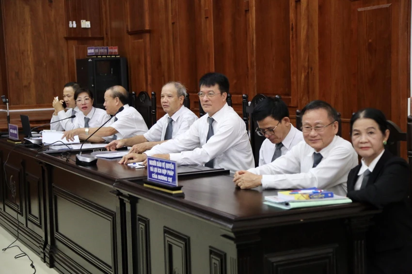 Mở lại phiên phúc thẩm vụ Vũ 'nhôm' và Trần Phương Bình ảnh 4 Mở lại phiên phúc thẩm vụ Vũ 'nhôm' và Trần Phương Bình ảnh 4