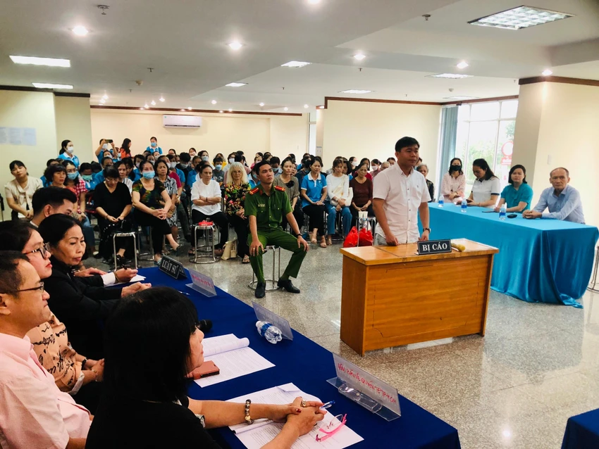 Phiên tòa giả định thu hút đông người tham dự. Ảnh: TRẦN LINH Phiên tòa giả định thu hút đông người tham dự. Ảnh: TRẦN LINH