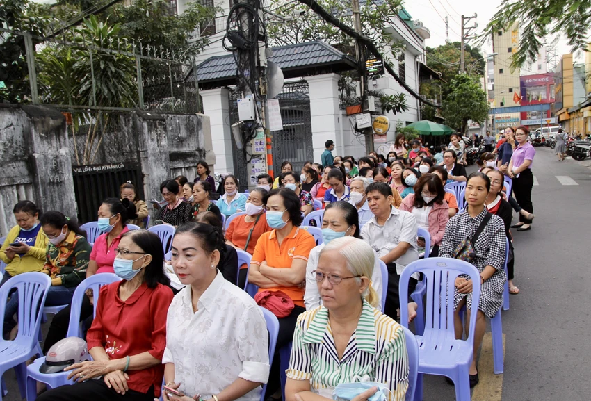 Hội viên Hội Phụ nữ quận Bình Thạnh tham dự chương trình. Ảnh: TRẦN LINH Hội viên Hội Phụ nữ quận Bình Thạnh tham dự chương trình. Ảnh: TRẦN LINH