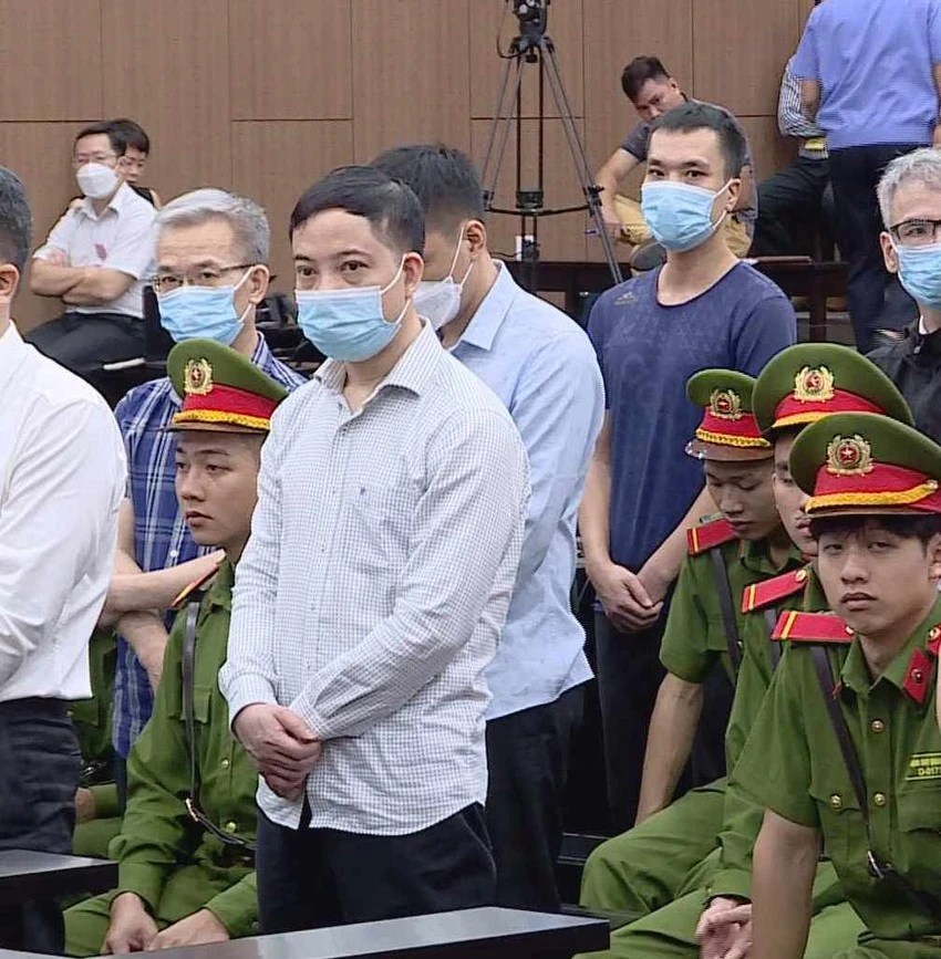 Bị cáo Phạm Trung Kiên (cựu thư ký Thứ trưởng Bộ Y tế): "Tôi không quát tháo doanh nghiệp" Bị cáo Phạm Trung Kiên (cựu thư ký Thứ trưởng Bộ Y tế): "Tôi không quát tháo doanh nghiệp"