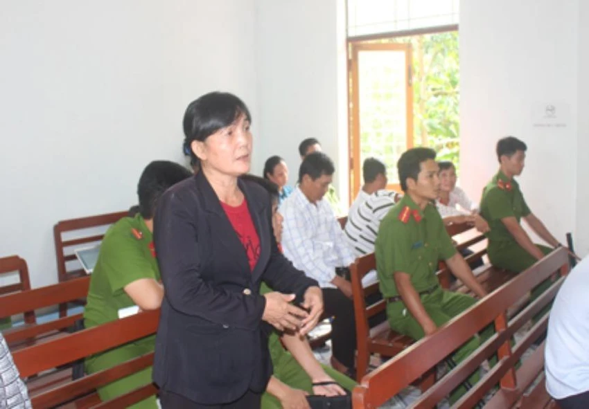 Bị chủ ruộng đánh, trói vì nghi ngờ phá hoại ruộng lúa 