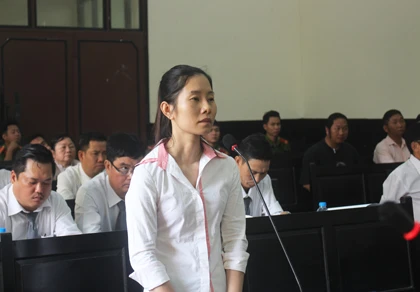 Tiếp tục xử kỳ án “một bị cáo có 37 luật sư bào chữa“ ảnh 1 Tiếp tục xử kỳ án “một bị cáo có 37 luật sư bào chữa“ ảnh 1