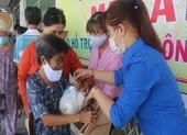 Bến Tre: Mỗi người được nhận 2 kg gạo kèm trứng gà từ máy ATM