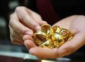 Trộm giấy cầm vàng mang ra tiệm bán thì gặp nạn nhân