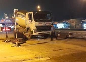 Lập biên bản xử lý 4 xe 'vua' chở bê tông quá tải