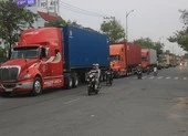 Cấm xe 3 trục, cầu Rạch Miễu vẫn kẹt hơn 10 km