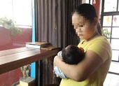 Bé gái 13 tuổi làm mẹ không có tiền mua sữa cho con