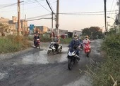 Sửa chữa ngay đường vào cầu 15B quận 7