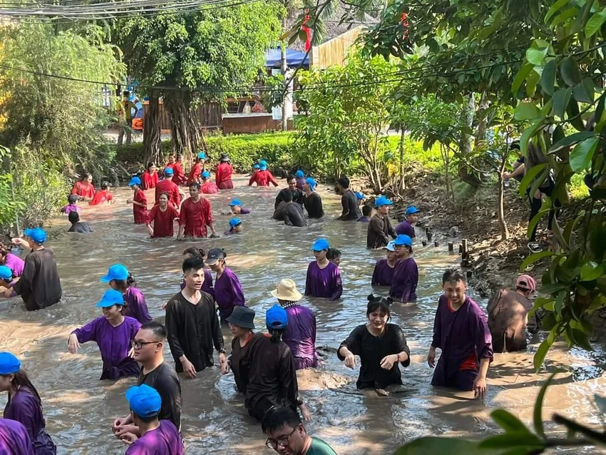 Khách đến tham quan, vui chơi giải trí tại Khu du lịch Cồn Phụng Khách đến tham quan, vui chơi giải trí tại Khu du lịch Cồn Phụng