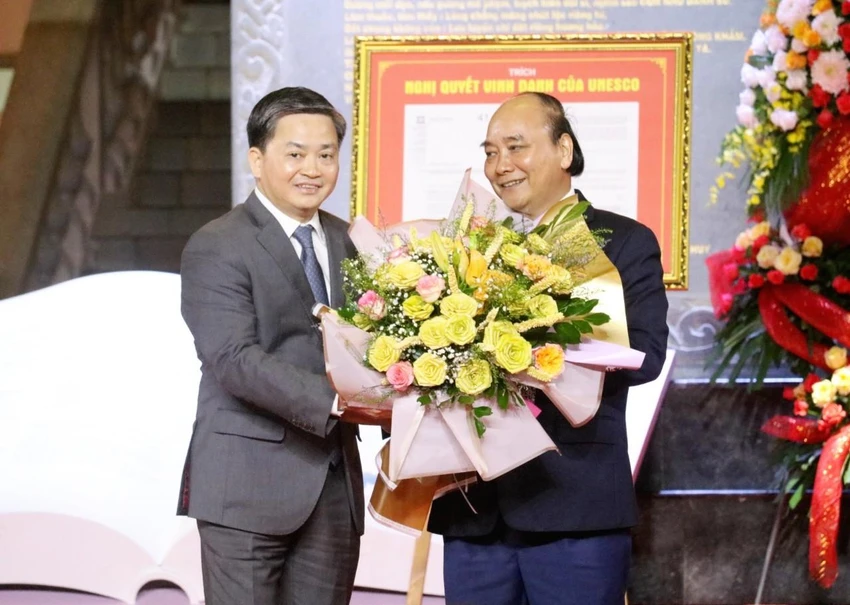 Chủ tịch nước Nguyễn Xuân Phúc dự Lễ kỷ niệm 200 ngày sinh Danh nhân Nguyễn Đình Chiểu Chủ tịch nước Nguyễn Xuân Phúc dự Lễ kỷ niệm 200 ngày sinh Danh nhân Nguyễn Đình Chiểu