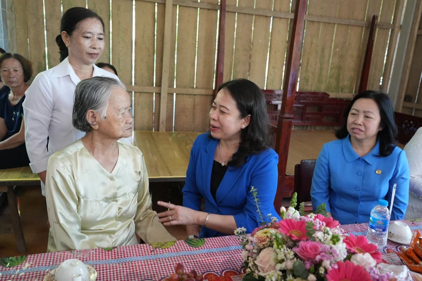 Phó-chu-tich-nuoc-vo-thi-anh-xuan-5.jpg
