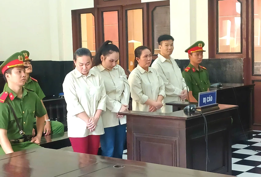 Nhóm bị cáo mua bán trái phép chất ma túy lãnh án