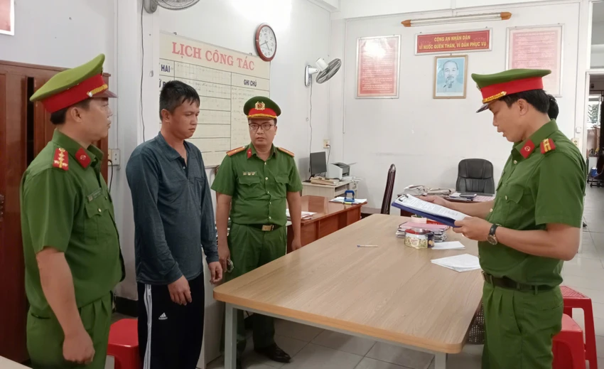 Khởi tố 2 người đàn ông đánh, chém người để giải quyết mâu thuẫn