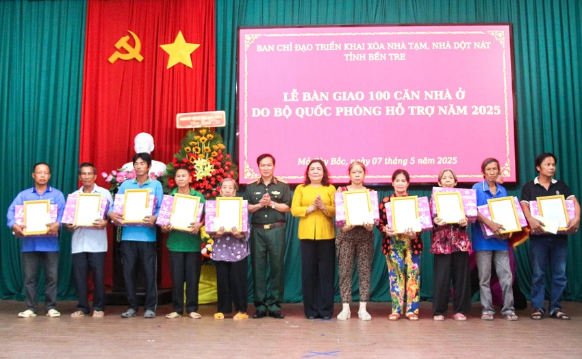 Bộ Quốc phòng hỗ trợ 6 tỷ đồng xây 100 căn nhà đại đoàn kết tại Bến Tre