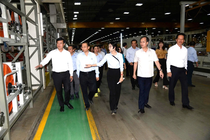 Bí thư Tỉnh ủy Đồng Tháp thăm các doanh nghiệp
