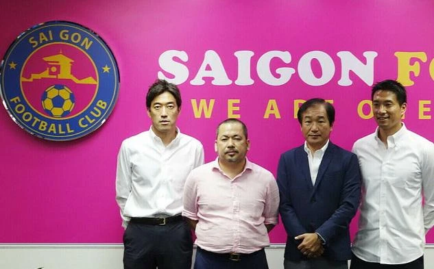 Sau một mùa thành công, Sài Gòn FC bắt đầu được ông chủ bứng ban huấn luyện nội đưa vào chính sách Nhật hoá mở đầu cho chu kỳ đi xuống. Ảnh: ANH PHƯƠNG