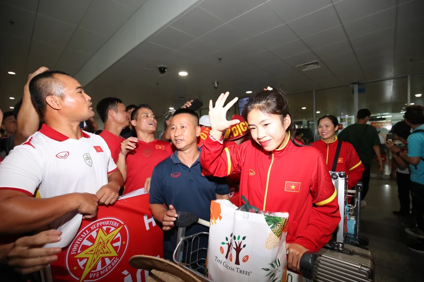 Thanh Nhã là một trong năm gương mặt đáng xem của tuyển nữ Việt Nam và với độ tuổi 21, tương lai còn rộng mở với cô gái xinh xắn này. Thanh Nhã là một trong năm gương mặt đáng xem của tuyển nữ Việt Nam và với độ tuổi 21, tương lai còn rộng mở với cô gái xinh xắn này.