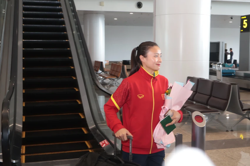 ... Dù phải thi đấu ở New Zealand xa xôi nhưng đội tuyển bóng đá nữ Việt Nam luôn thấy ấm áp bởi tình cảm của bà con Kiều bào tại nước ngoài, cũng như các khán giả Việt Nam không quản ngại khó khăn sang New Zealand cùng động viên, cổ vũ và hàng triệu triệu người hâm mộ nước nhà đã dành thời gian theo dõi qua truyền hình và các nền tảng mạng xã hội. ... Dù phải thi đấu ở New Zealand xa xôi nhưng đội tuyển bóng đá nữ Việt Nam luôn thấy ấm áp bởi tình cảm của bà con Kiều bào tại nước ngoài, cũng như các khán giả Việt Nam không quản ngại khó khăn sang New Zealand cùng động viên, cổ vũ và hàng triệu triệu người hâm mộ nước nhà đã dành thời gian theo dõi qua truyền hình và các nền tảng mạng xã hội.