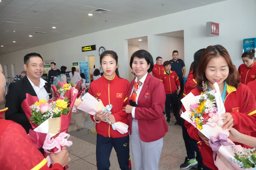 Hành trình đến với vòng chung kết FIFA World Cup nữ 2023 của đội tuyển bóng đá nữ Việt Nam thực sự đặc biệt. Tuy nhiên, vượt lên trên khó khăn, các nữ tuyển thủ đã đoàn kết và nỗ lực thi đấu với tất cả tinh thần, ý chí và nghị lực Việt Nam cùng với sự tiếp sức quan trọng từ người hâm mộ Việt Nam. Hành trình đến với vòng chung kết FIFA World Cup nữ 2023 của đội tuyển bóng đá nữ Việt Nam thực sự đặc biệt. Tuy nhiên, vượt lên trên khó khăn, các nữ tuyển thủ đã đoàn kết và nỗ lực thi đấu với tất cả tinh thần, ý chí và nghị lực Việt Nam cùng với sự tiếp sức quan trọng từ người hâm mộ Việt Nam.