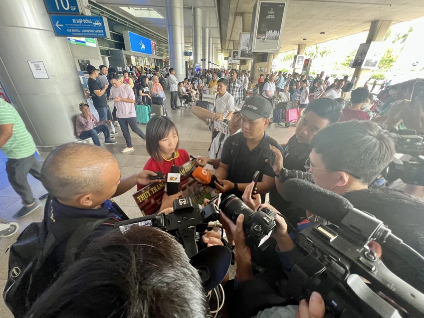 Nữ tiền vệ Thùy Trang ngậm ngùi rơi nước mắt vì không có 1 phút ra sân ở một vòng chung kết World Cup và cho biết mình tôn trọng mọi quyết định của Ban huấn luyện. Nữ tiền vệ Thùy Trang ngậm ngùi rơi nước mắt vì không có 1 phút ra sân ở một vòng chung kết World Cup và cho biết mình tôn trọng mọi quyết định của Ban huấn luyện.