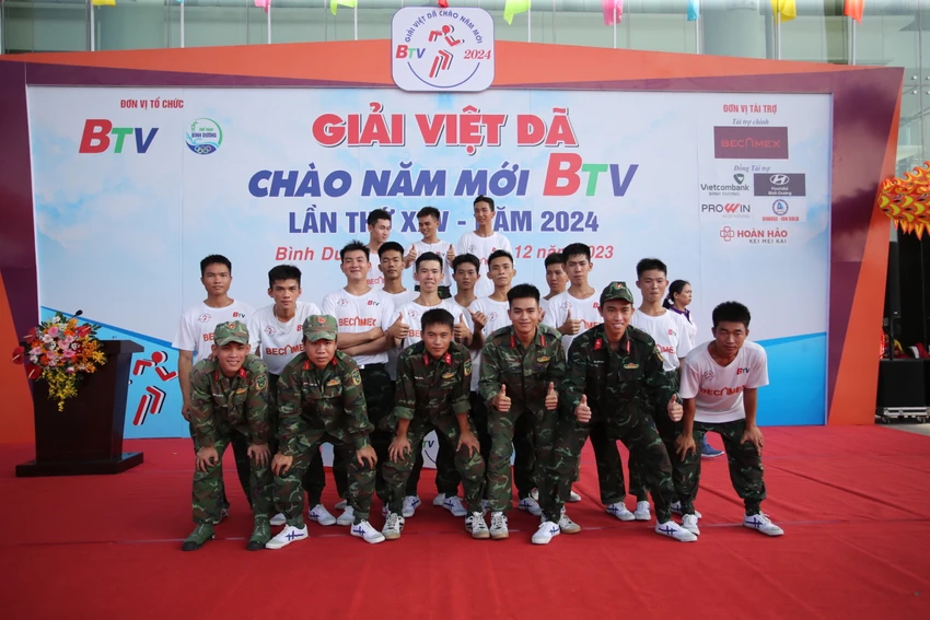 6-doi-hinh-chay-cua-truong-si-quan-cong-binh-6671.jpg