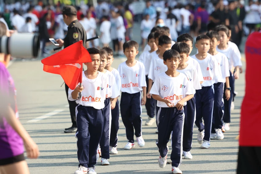 7-dong-dao-cac-vdv-moi-lua-tuoi-tu-hoc-sinh-trung-hoc-cho-den-sinh-vien-9444.jpg
