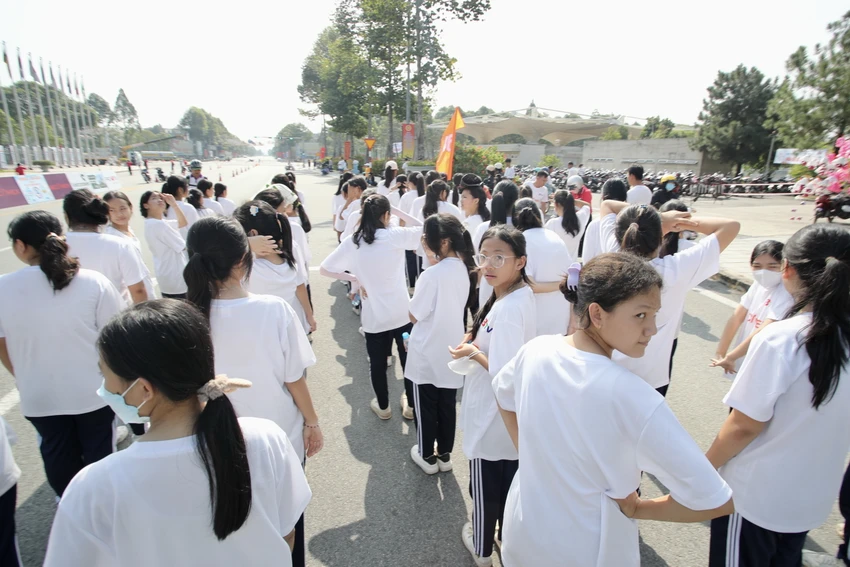 8-dong-dao-cac-vdv-moi-lua-tuoi-tu-hoc-sinh-trung-hoc-cho-den-sinh-vien-6387.jpg
